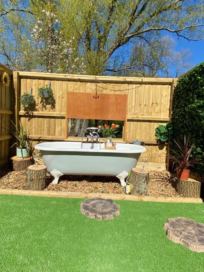 Cosy Dog Friendly Lodge With An Outdoor Bath On The Isle Of Wight Whitwell  Экстерьер фото